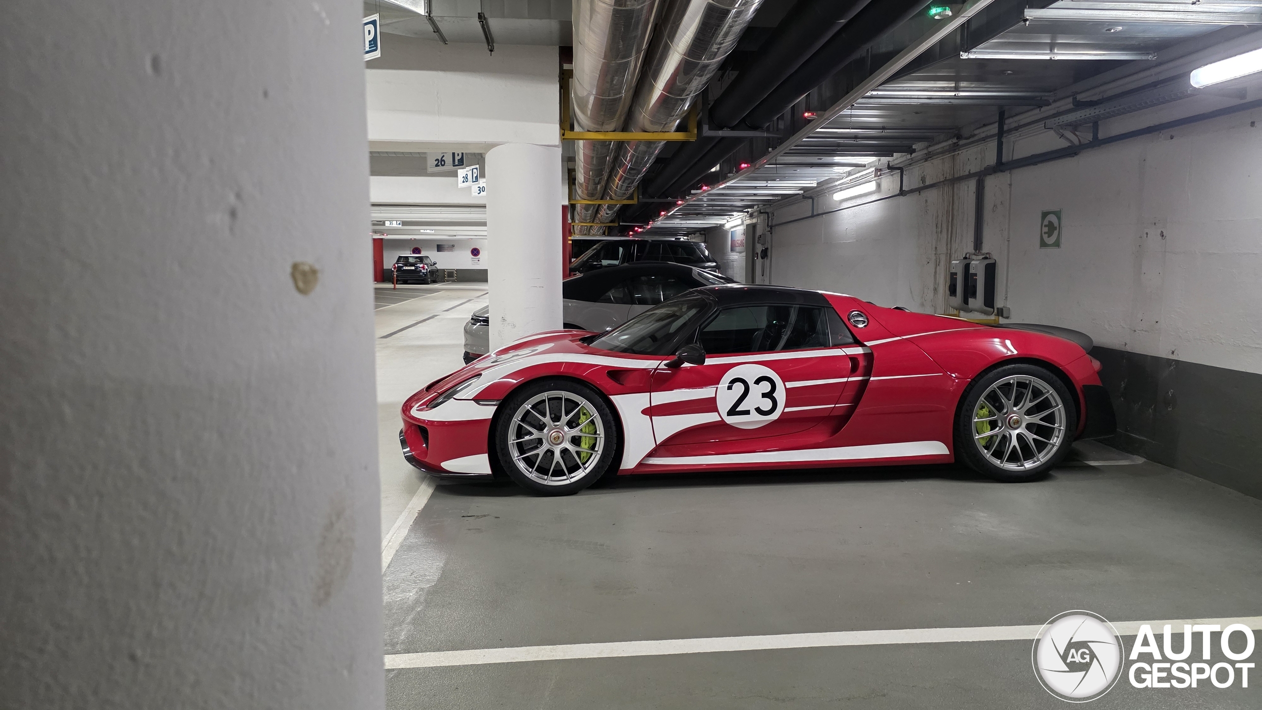 Porsche 918 Spyder Weissach Package