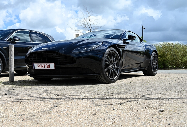 Aston Martin DB12