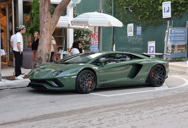 Lamborghini Aventador S LP740-4