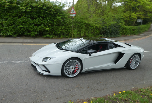 Lamborghini Aventador S LP740-4 Roadster