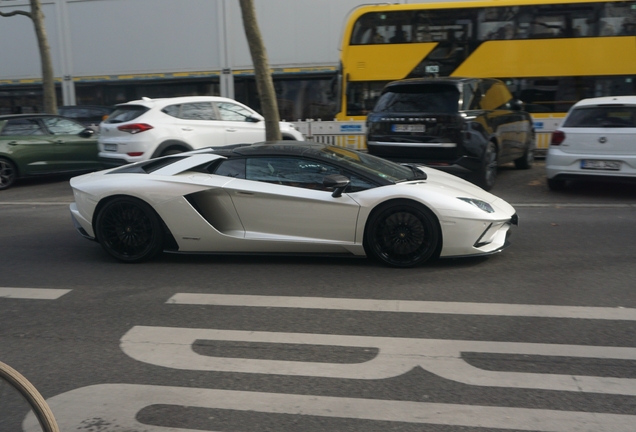 Lamborghini Aventador S LP740-4 Roadster