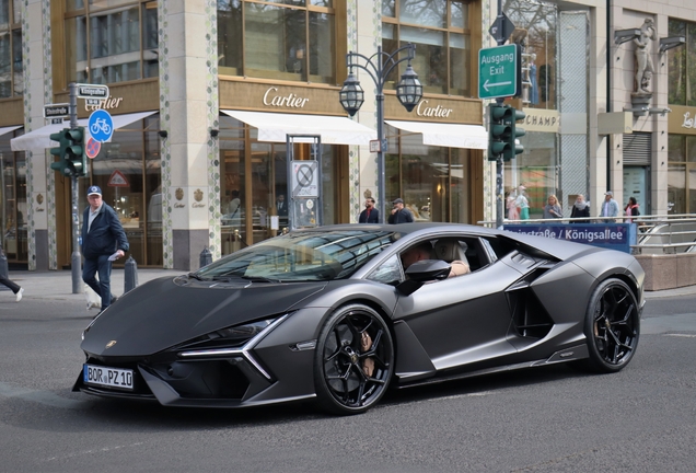 Lamborghini Revuelto