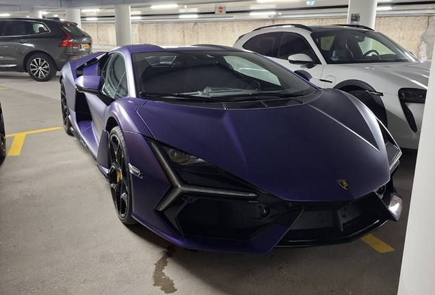 Lamborghini Revuelto