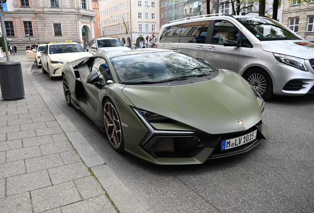 Lamborghini Revuelto