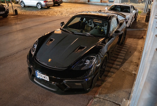 Porsche 718 Cayman GT4 RS Weissach Package