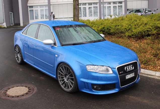 Audi RS4 Sedan
