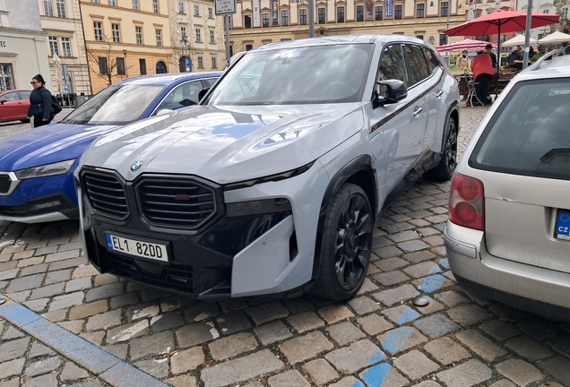 BMW XM G09 Label Red