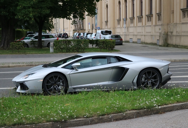 Lamborghini Aventador LP700-4