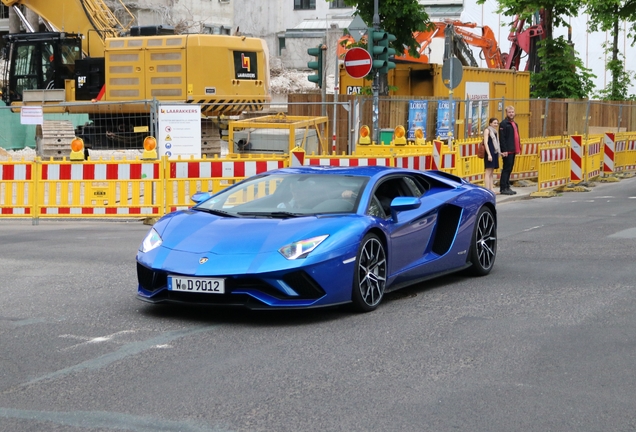 Lamborghini Aventador S LP740-4