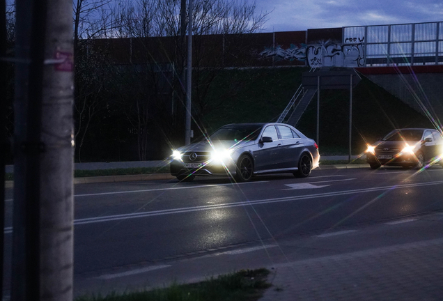 Mercedes-Benz E 63 AMG S W212