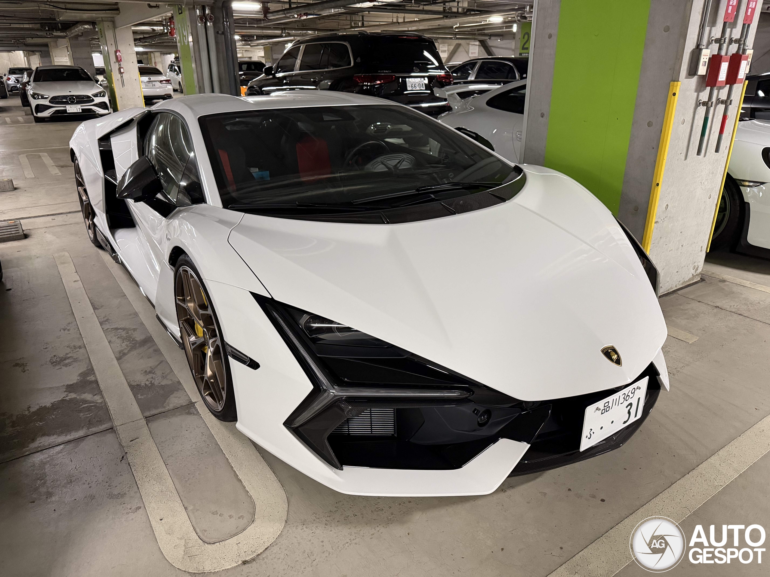 Lamborghini Revuelto