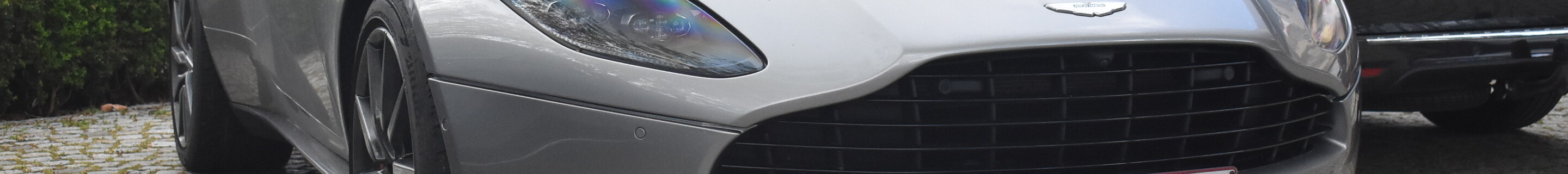 Aston Martin DB11 V8 Volante
