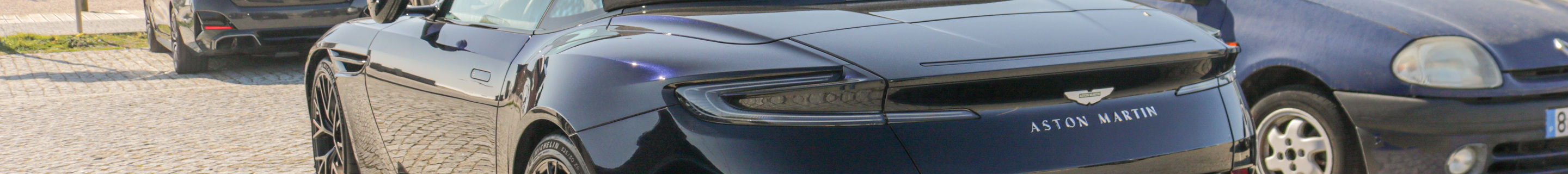 Aston Martin DB12 Volante