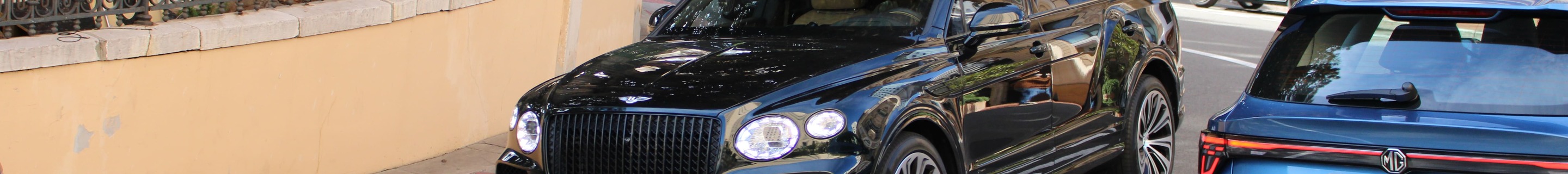 Bentley Bentayga Azure EWB 2024