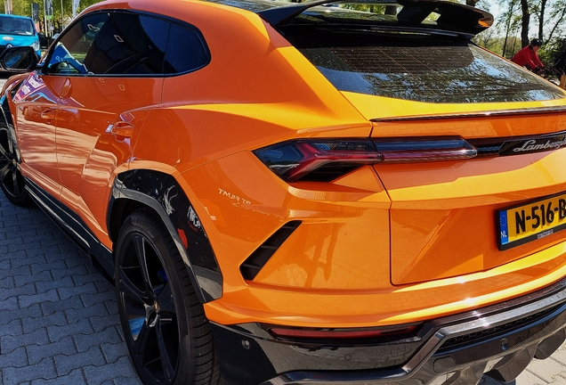 Lamborghini Urus Nero Design