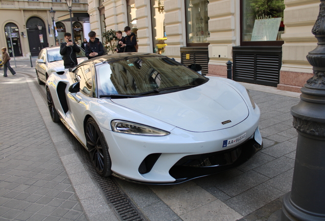 McLaren GT