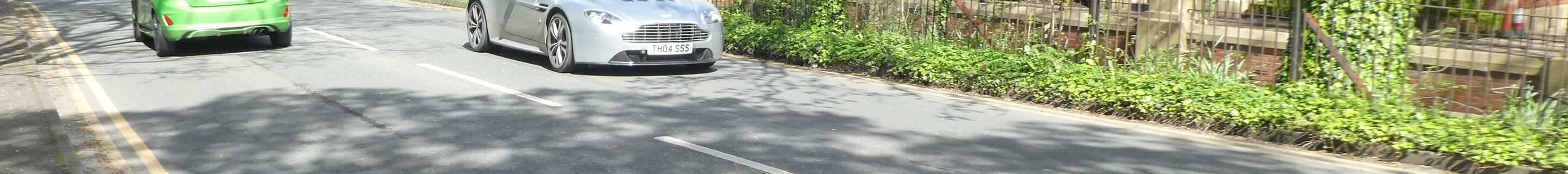 Aston Martin V12 Vantage