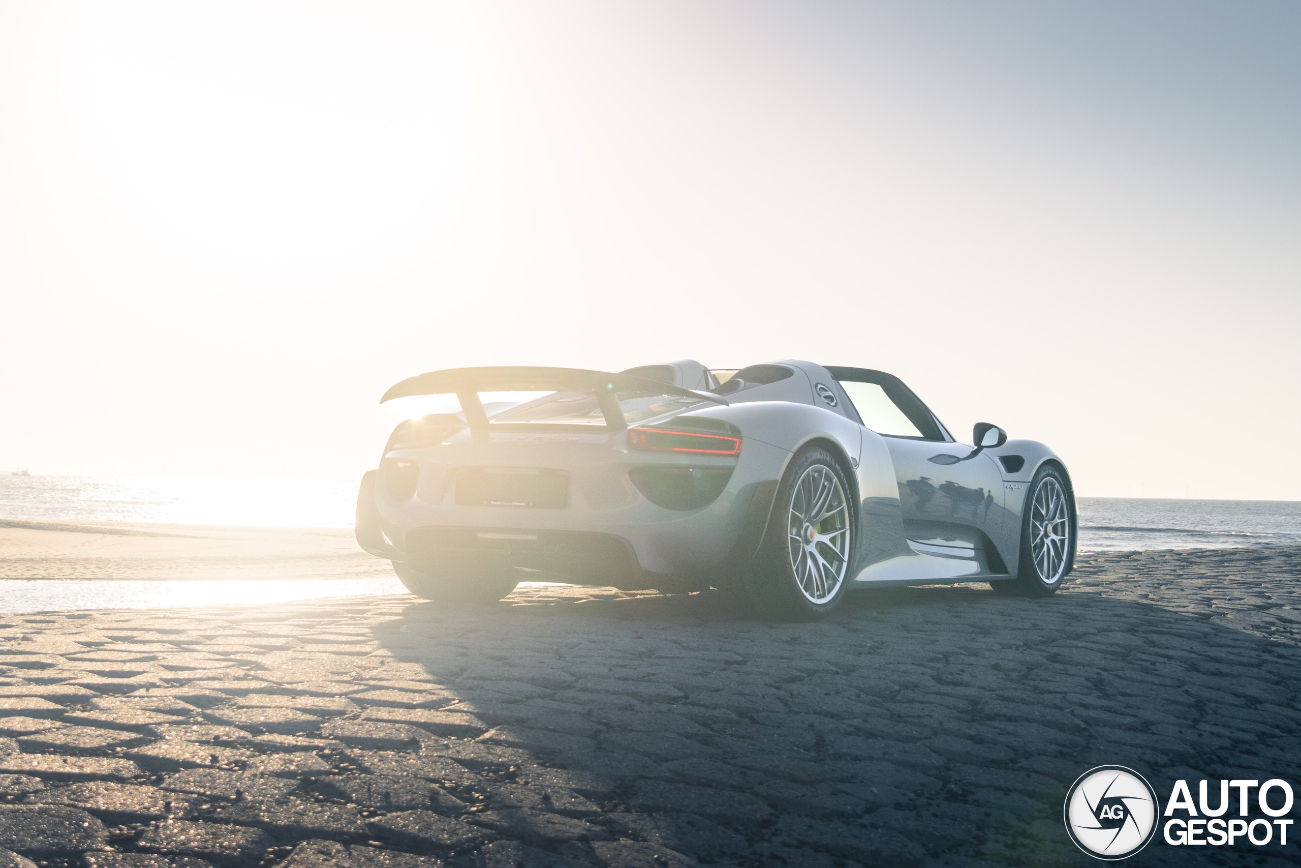 Porsche 918 Spyder Weissach Package