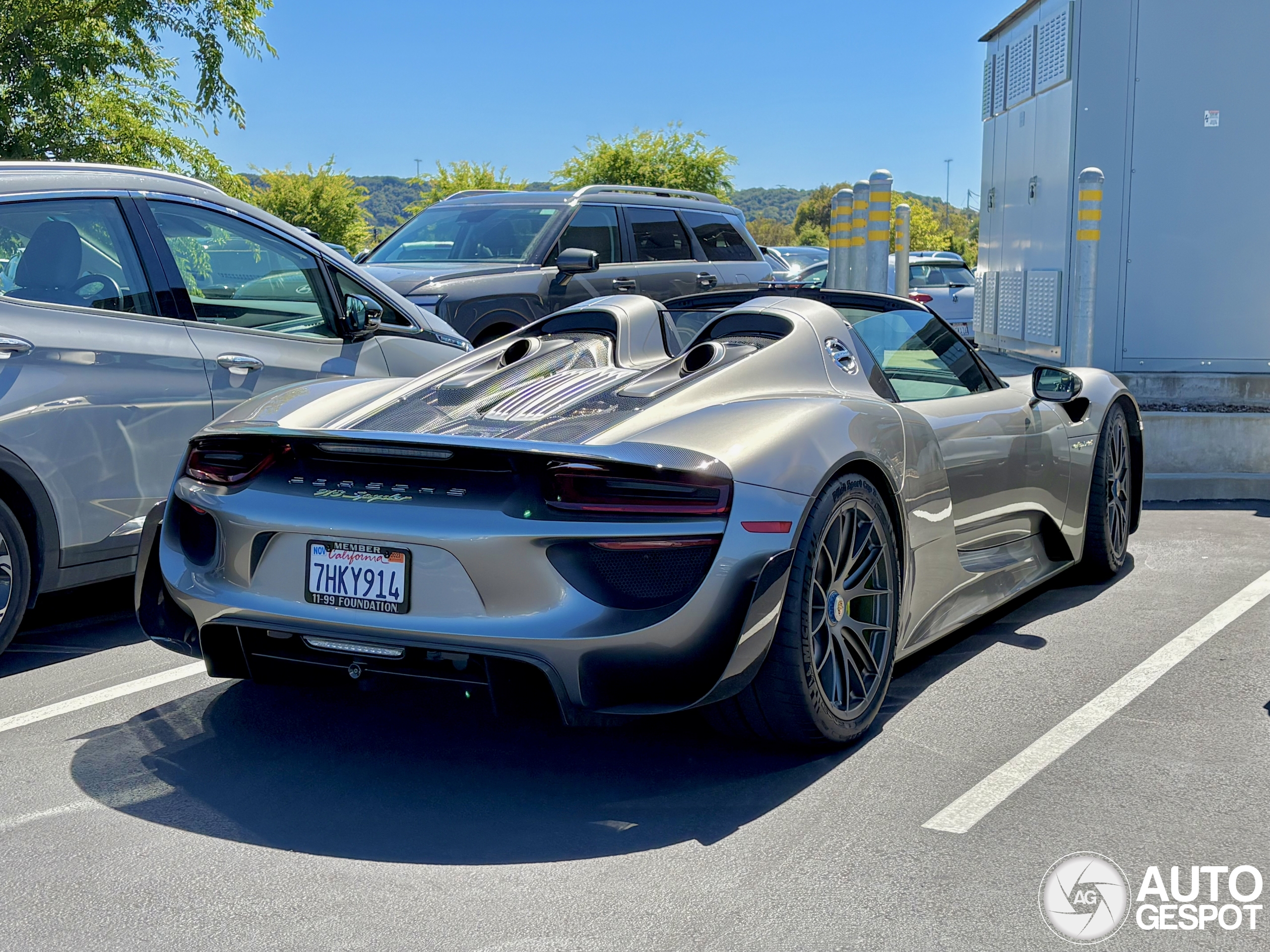 Porsche 918 Spyder Weissach Package