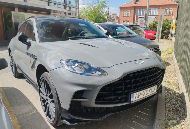 Aston Martin DBX707