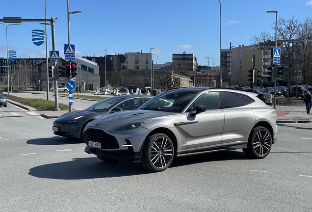Aston Martin DBX707