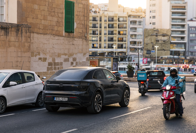 Porsche Macan EV Turbo