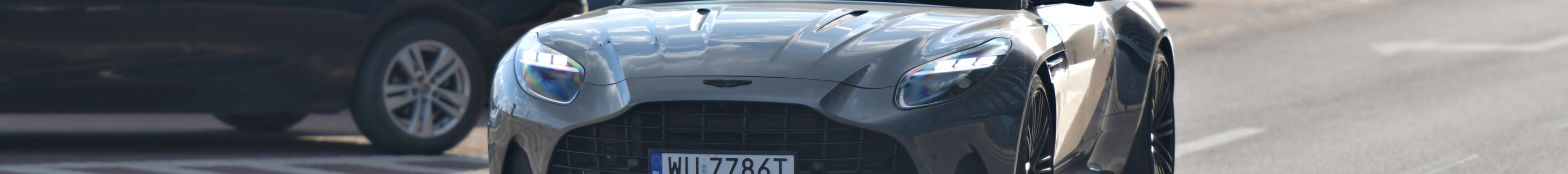 Aston Martin DB12