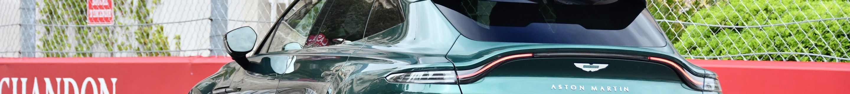 Aston Martin DBX707