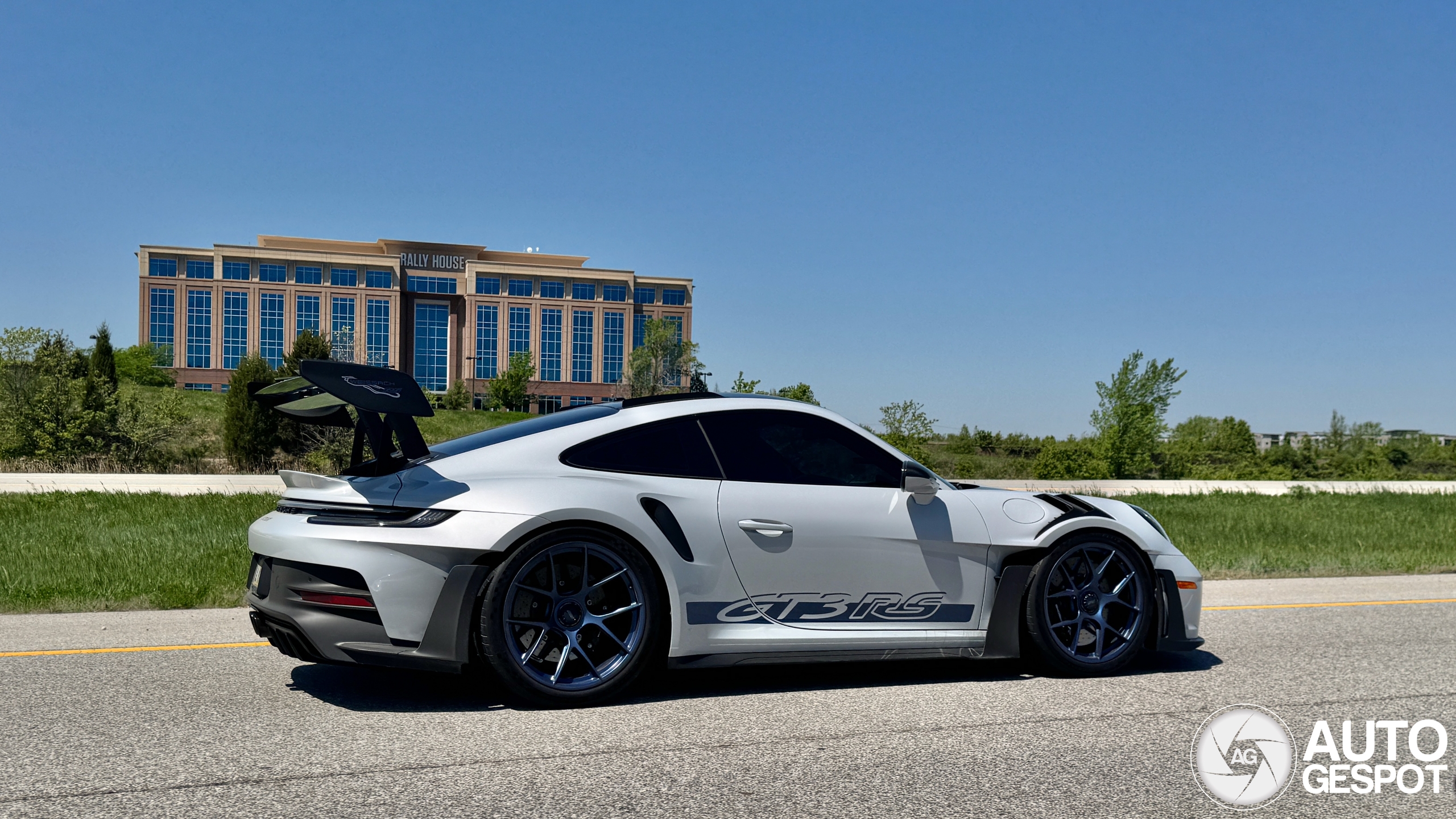 Porsche 992 GT3 RS MkI Weissach Package