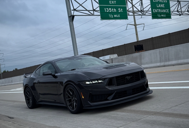 Ford Mustang Dark Horse 2024