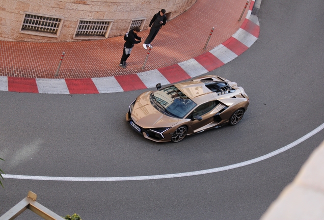 Lamborghini Revuelto