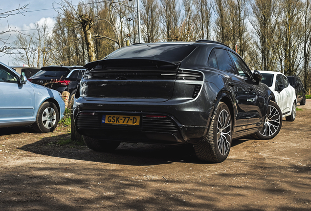 Porsche Macan EV Turbo