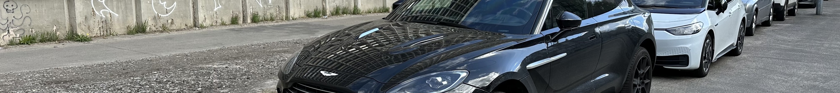 Aston Martin DBX