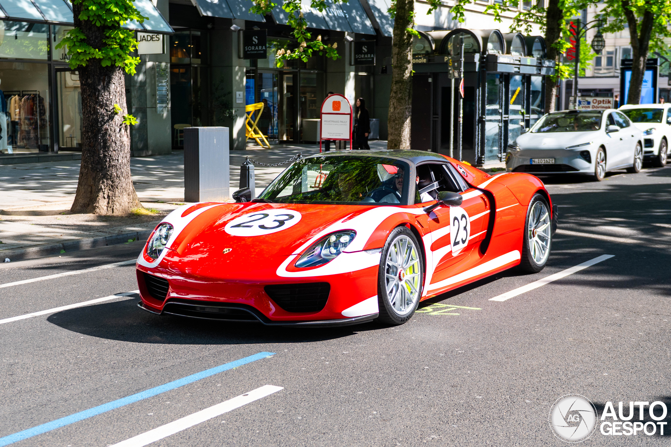 Porsche 918 Spyder Weissach Package
