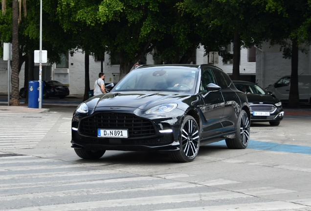 Aston Martin DBX707