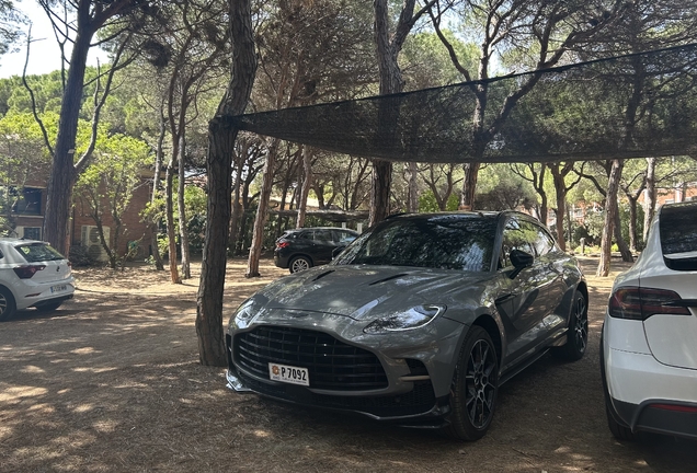 Aston Martin DBX707