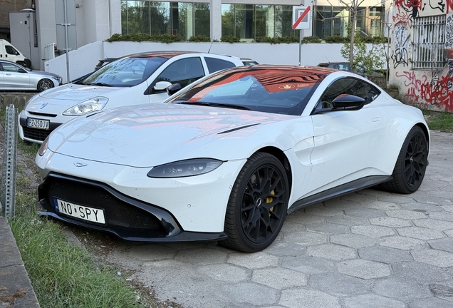 Aston Martin V8 Vantage 2018
