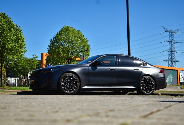 BMW M5 G90