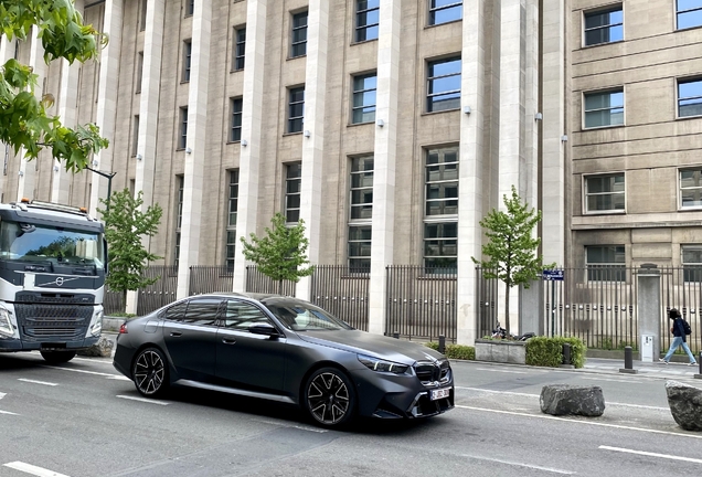 BMW M5 G90