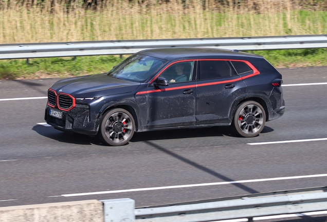 BMW XM G09 Label Red