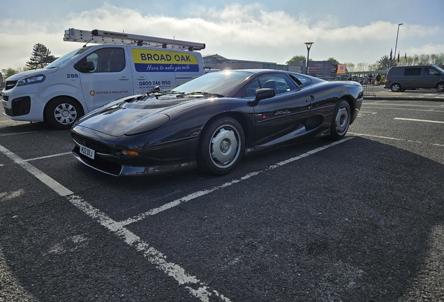 Jaguar XJ220
