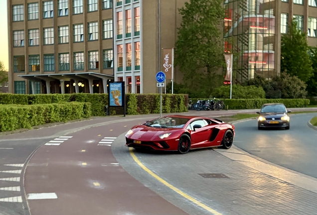 Lamborghini Aventador S LP740-4