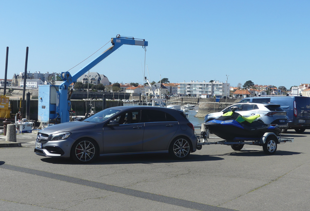 Mercedes-AMG A 45 W176 2015