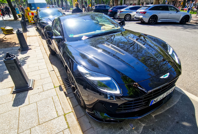 Aston Martin DB12