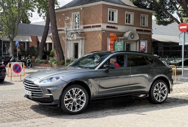 Aston Martin DBX707