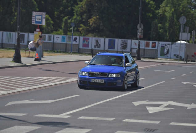 Audi RS4 Avant B5