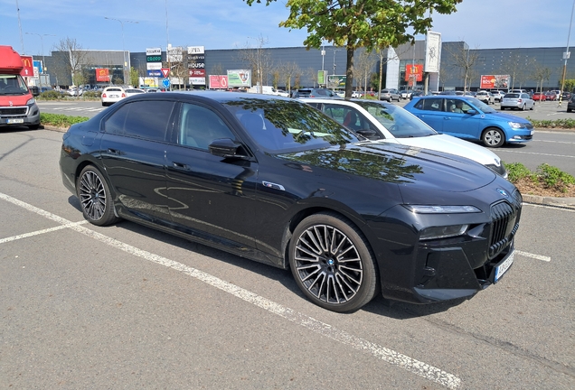 BMW M760e xDrive