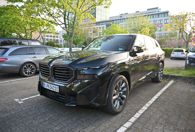 BMW XM G09 Label Red