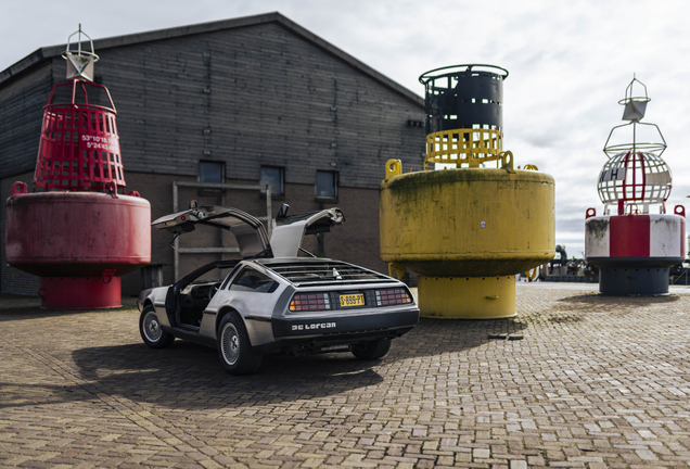 DeLorean DMC-12