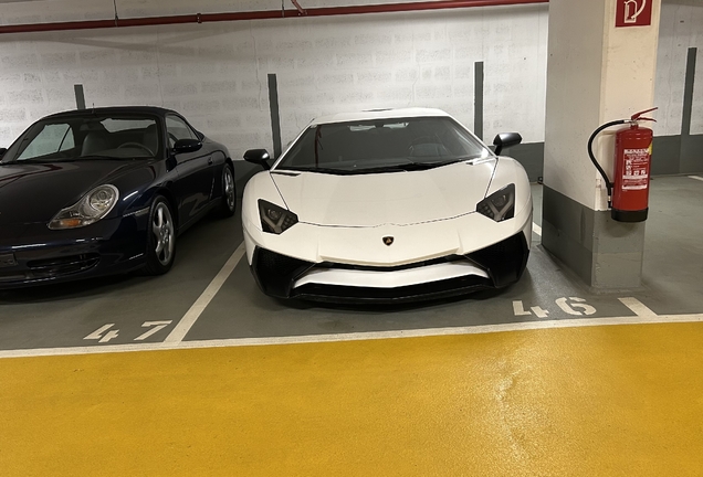 Lamborghini Aventador LP700-4